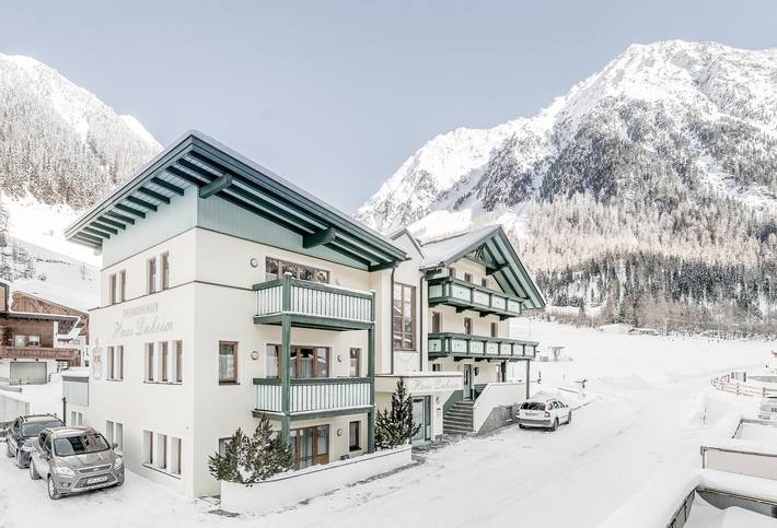 Ferienwohnung für 9 Personen, mit Balkon und Terrasse in Gries