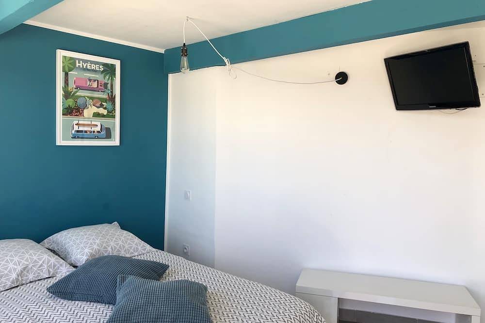 Apartamento entero, Studio on the beach with sea view in La Bergerie, Hyeres