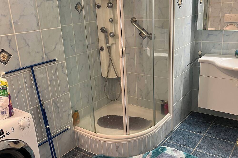 Apartamento entero, Cozy Flat in Mountain Chalet with Panoramic Views in a Serene Setting in Martigny-Combe, Macizo del Mont Blanc