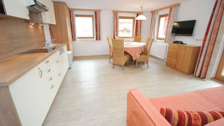 Ferienwohnung für 7 Personen, mit Balkon in Uderns - 2