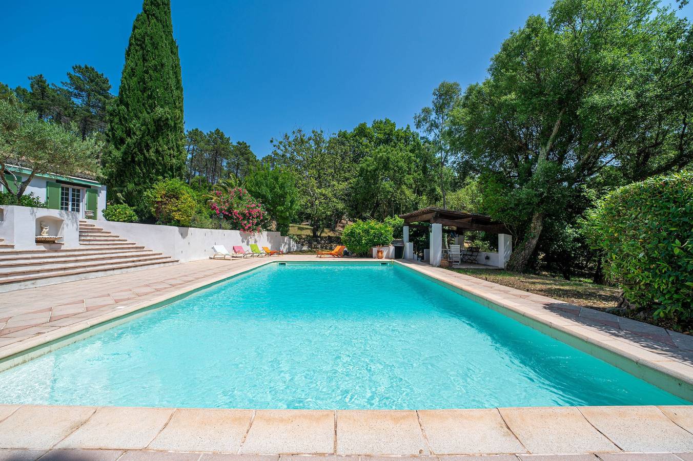 Ganze Wohnung, Villa Hokiss – Private Xxl-Pool, Tennis, ruhiger Park in der Provence in Le Muy, Draguignan Region