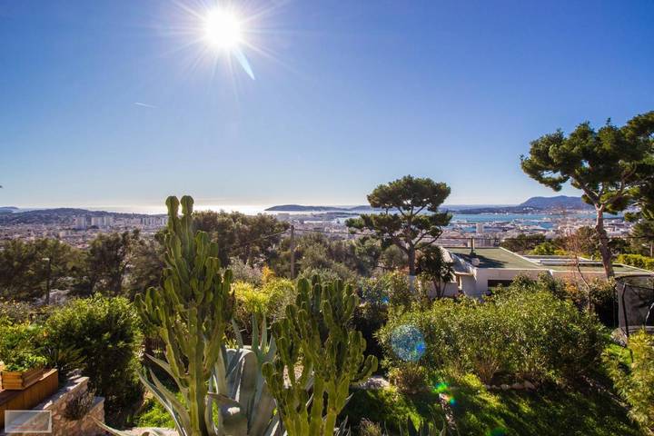 Villa pour 8 personnes, avec Balcon et Terrasse ainsi que Jardin et Piscine à Toulon - 3