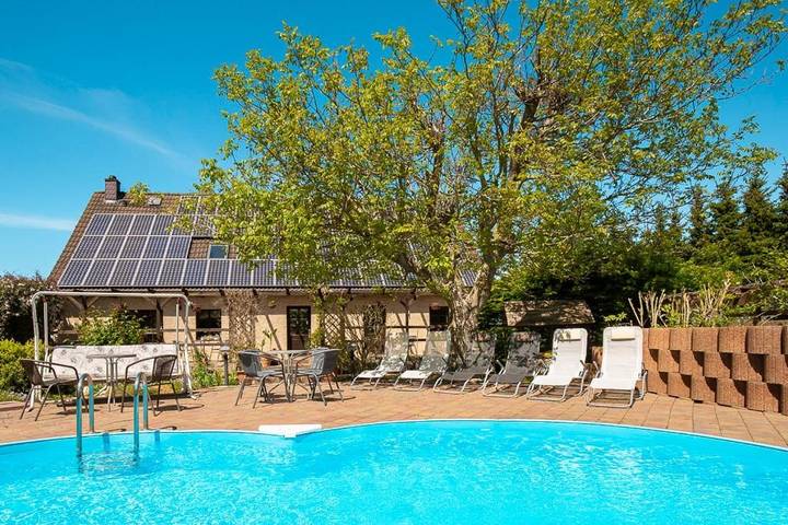 Ferienwohnung für 8 Personen, mit Terrasse und Garten sowie Pool und Ausblick in Parchtitz - 2