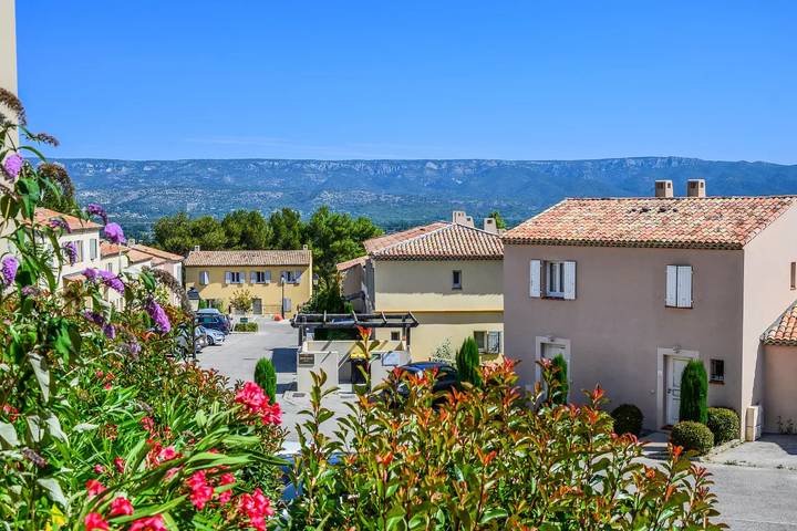 Ferienwohnung für 4 Personen, mit Terrasse und Pool sowie Ausblick