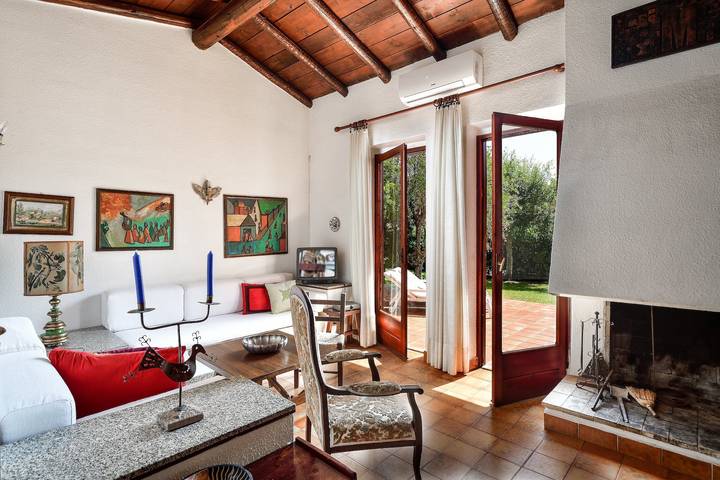 Villa 'Giacomo' with Private Terrace, Wi-Fi and Air Conditioning in Costa Rei, Muravera