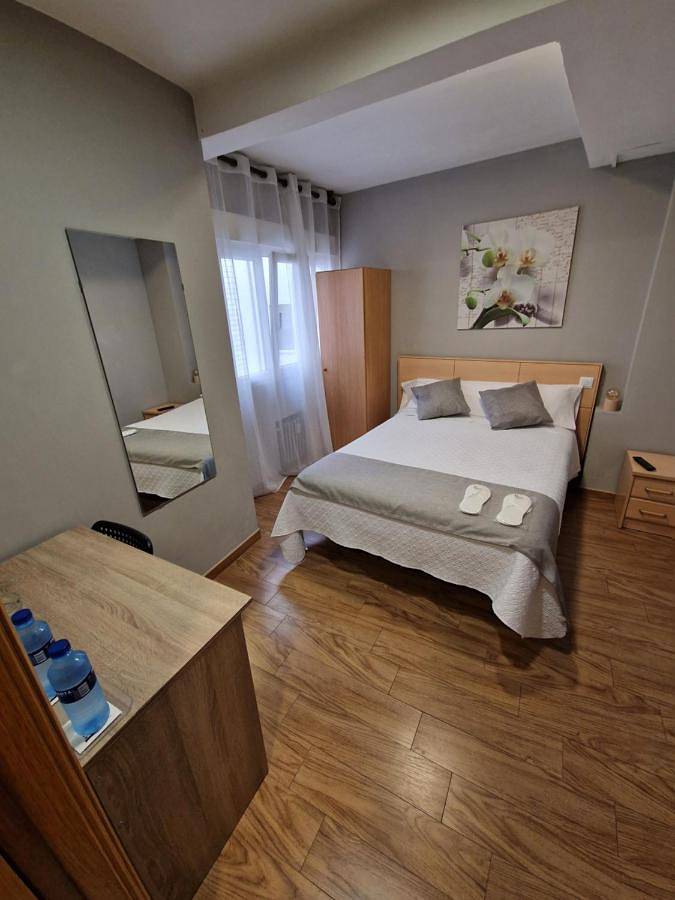 Standard Twin Room in Oviedo, Cordillera Cantábrica