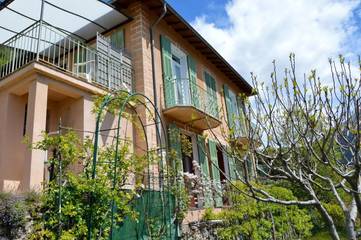 Location de vacances pour 5 personnes, avec jardin ainsi que vue et piscine à Valdeblore