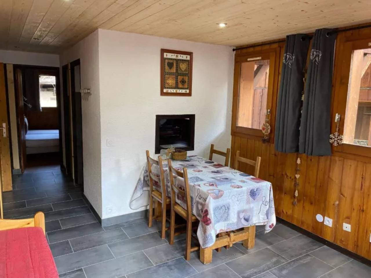 Entire apartment, Apartment "Le Génépi" with Mountain View, Balcony and Wi-Fi in La Plagne, Bellentre