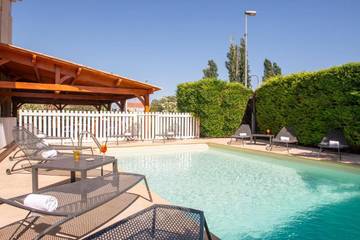 Hôtel pour 4 personnes, avec piscine et jardin, animaux acceptés à Brignoles