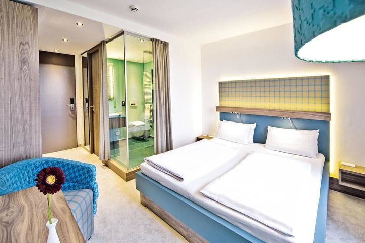 Hotel für 10 Personen, mit Terrasse und Garten sowie Sauna am Tollensesee - 4