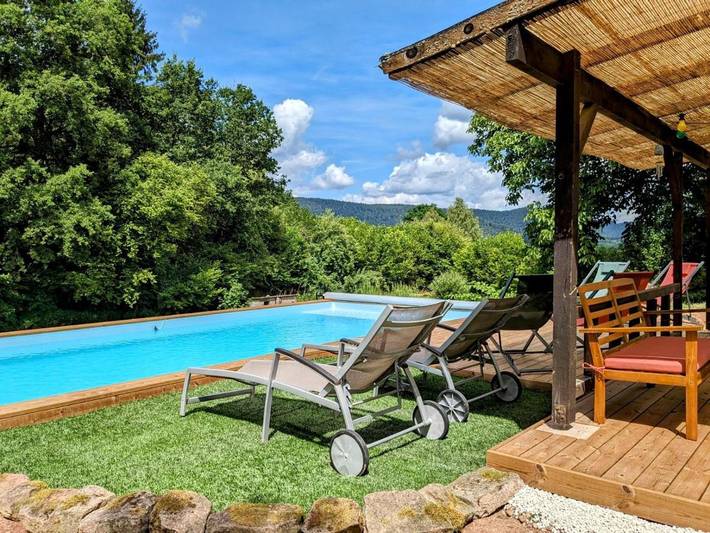 Location de vacances pour 6 personnes, avec Terrasse ainsi que Jardin et Piscine à Taintrux