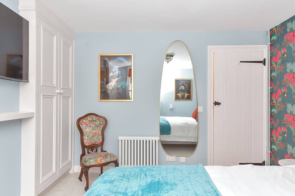 Peaceful, Central Luxury Cottage With Parking,Waterside Terrace in Arundel, South Downs