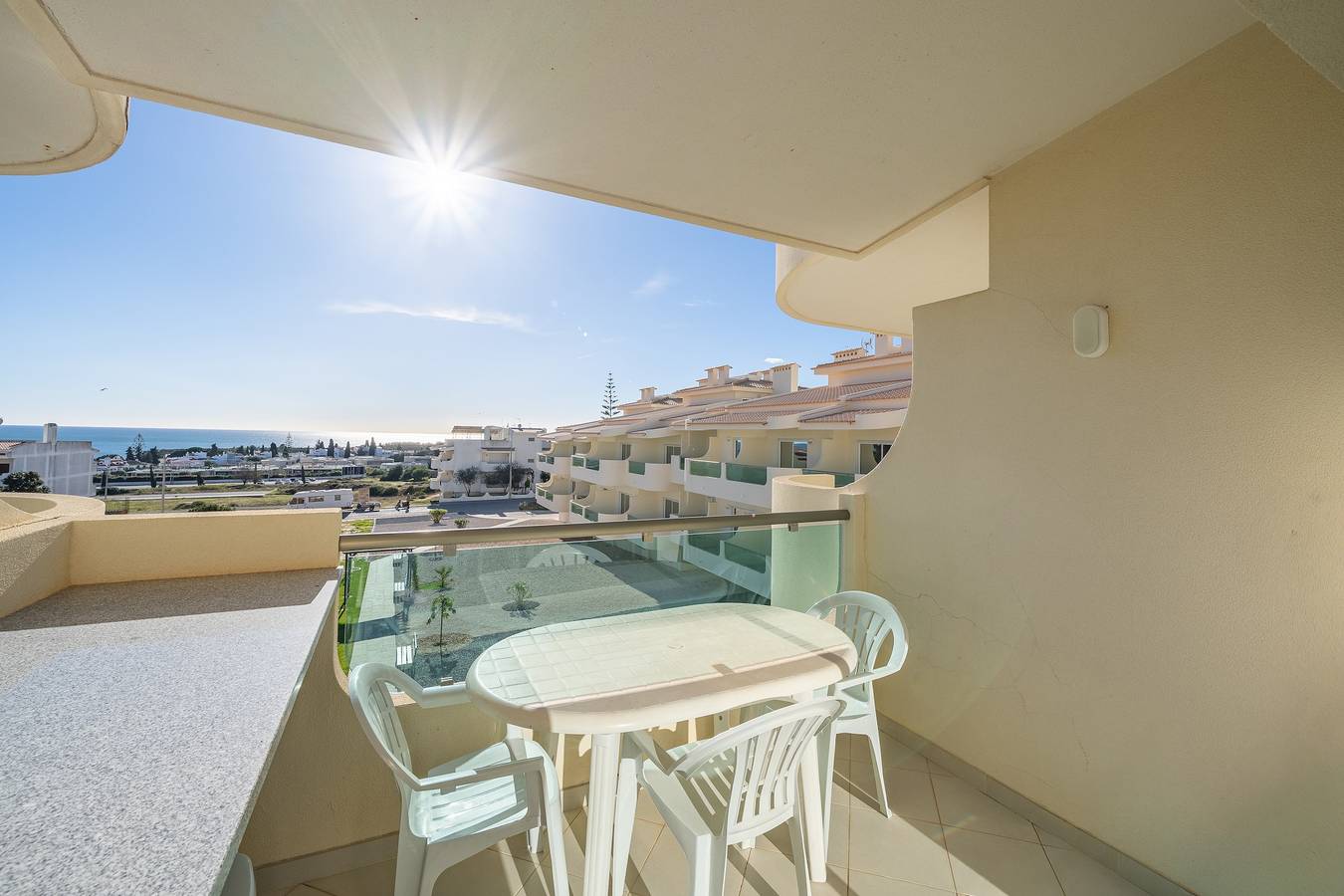 Ganze Wohnung, Apartment 'T1 Meerblick, Block 2, Eg D' mit Meerblick, Wlan und Klimaanlage in Alporchinhos (Atlantikküste), Porches