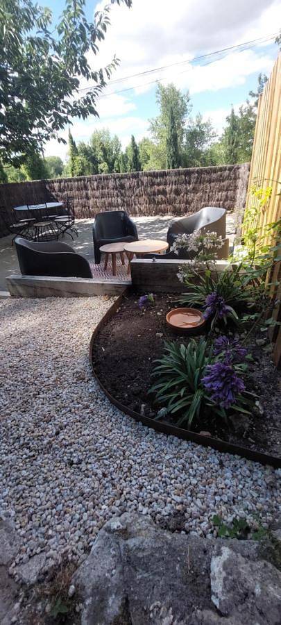 Two-Bedroom House in Montlouis-sur-Loire, Région de Tours