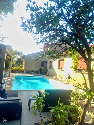 Gîte pour 5 personnes, avec piscine ainsi que vue et terrasse à Bastelicaccia