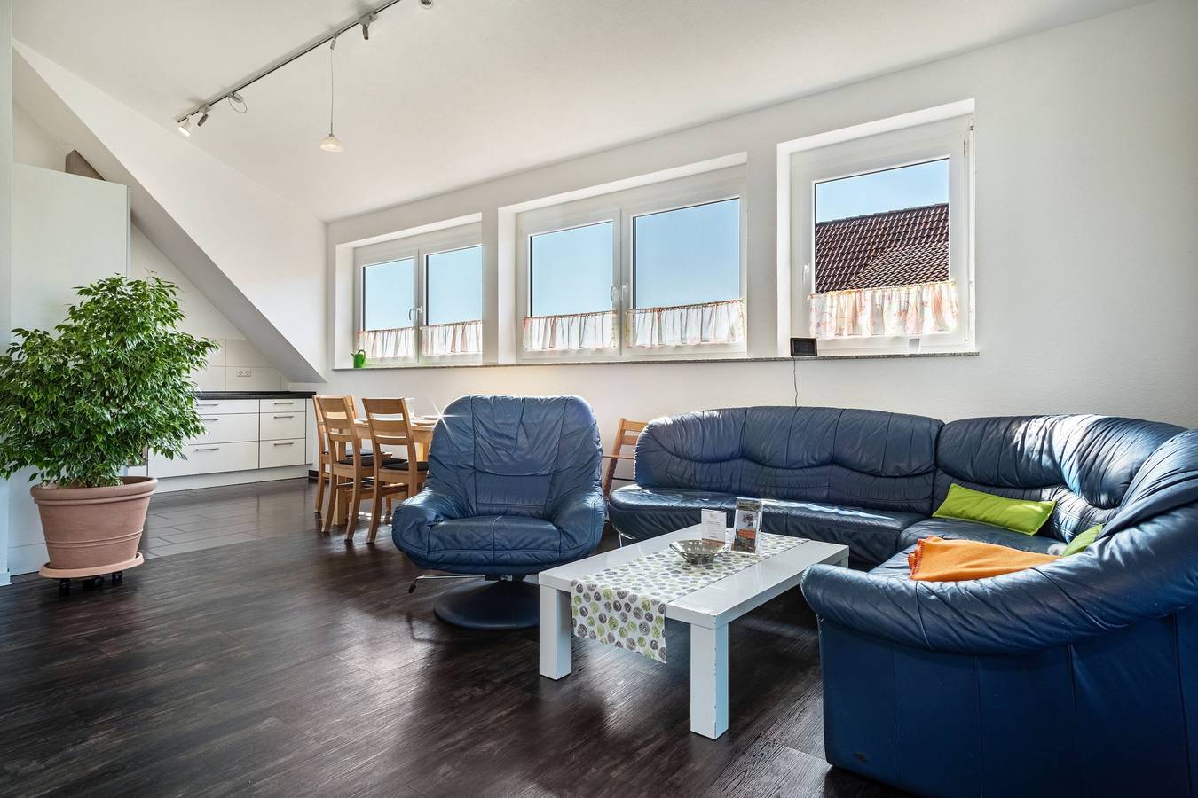 Ganze Wohnung, Ferienwohnung 1, 95qm' mit Gemeinschaftsgarten, Balkon und Wlan in Deggenhausertal, Region Bodensee-Oberschwaben