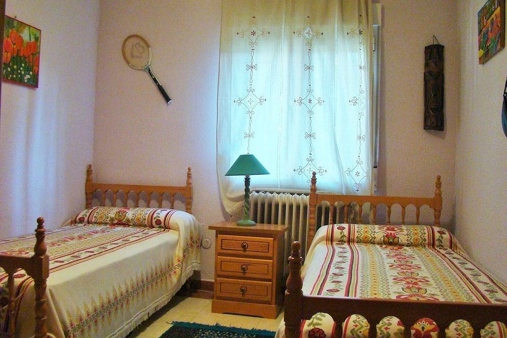 Rural house near Madrid with swimming pool in Albalate de Zorita, La Alcarria