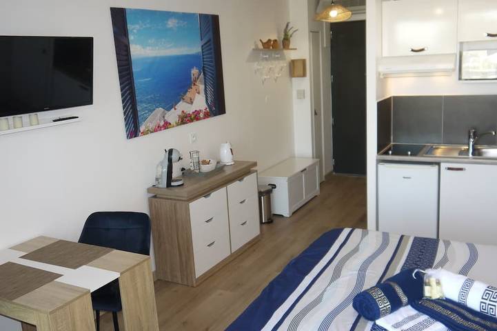 Apartamento entero, Studio with private terrace and swimming pool. 15 minutes from the historic center of Aix-en-Provence in Éguilles, Costa mediterránea (Francia)