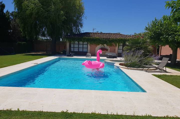 Appartement de vacances pour 2 personnes, avec jardin ainsi que piscine et terrasse
