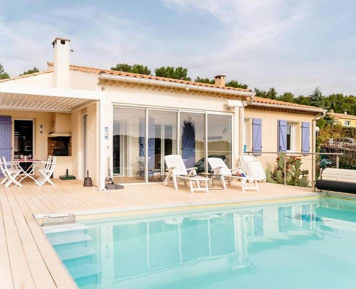 Location de vacances pour 4 personnes, avec Terrasse et Jardin ainsi que Piscine et Vue à Cazedarnes
