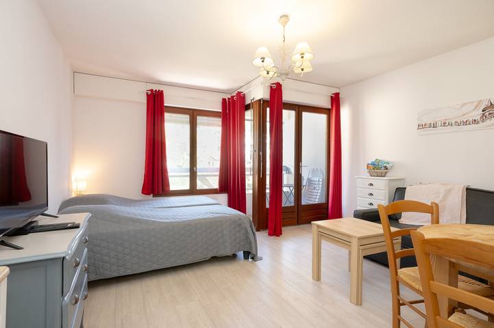 Apartamento entero, Apartamento 'Studio Meublé' con vistas a la montaña, balcón y Wi-Fi in Aix-les-Bains, Chambéry region