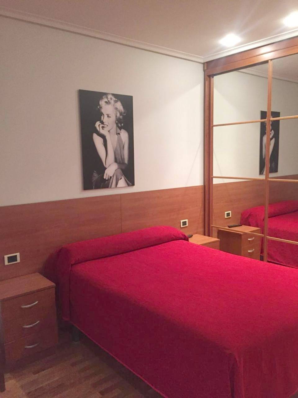 Twin Room with Shared Bathroom in Logroño, Provincia de La Rioja