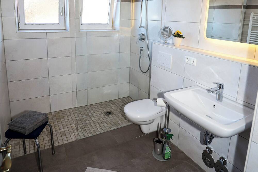 Ganze Wohnung, Ruhige - liebevoll eingerichtete Ferienwohnung für 2 Personen. in Murnau am Staffelsee, Das Blaue Land