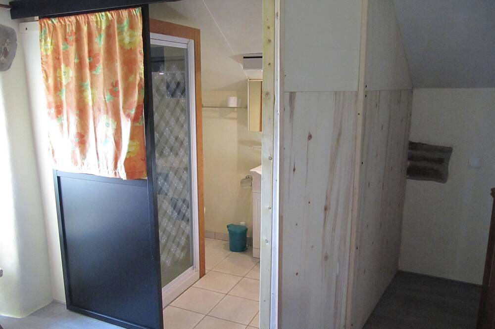 Gîte de charme pour 2 personnes avec grande terrasse et clim – Proche Les Vans in Malarce-sur-la-Thines, Parc naturel régional des Monts d'Ardèche