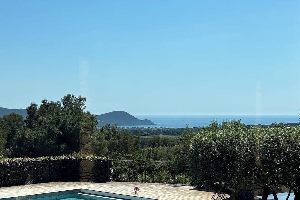 Vues panoramiques sur mer et collines, piscine chauffée in La Cadière-d'Azur, Côte méditerranéenne (France)