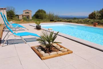 Gîte pour 6 personnes, avec jardin et terrasse à Saint-Julien-de-Peyrolas