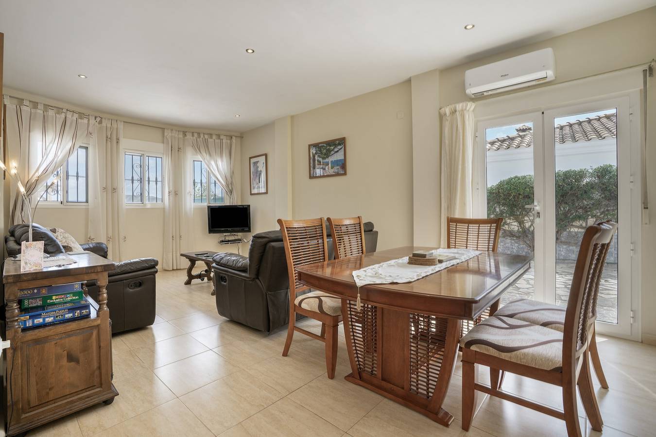 Villa "Vista De Las Colinas" con vistas a la montaña, piscina privada y Wi-Fi in Zurgena, Provincia de Almería