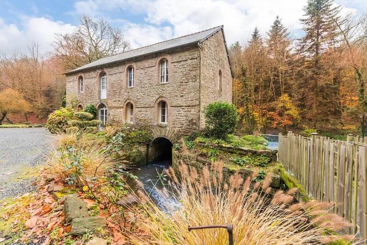 Location de vacances pour 15 personnes, avec piscine et terrasse à Plouguenast - 2