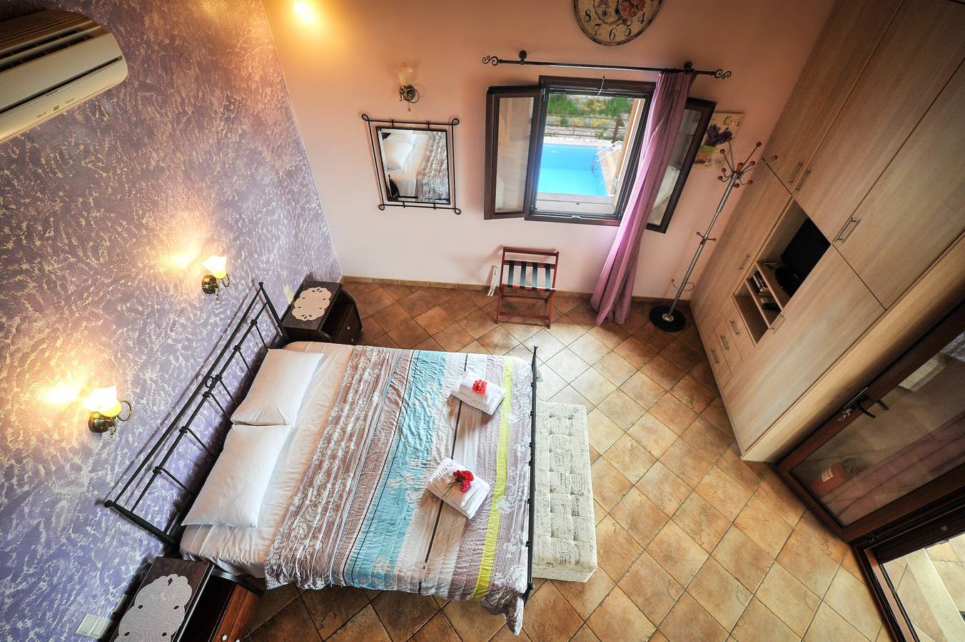Entire apartment, Villa Casa Bianca Purple Apartment with Sea View, Shared Pool & Wi-Fi in Gaios, Paxos
