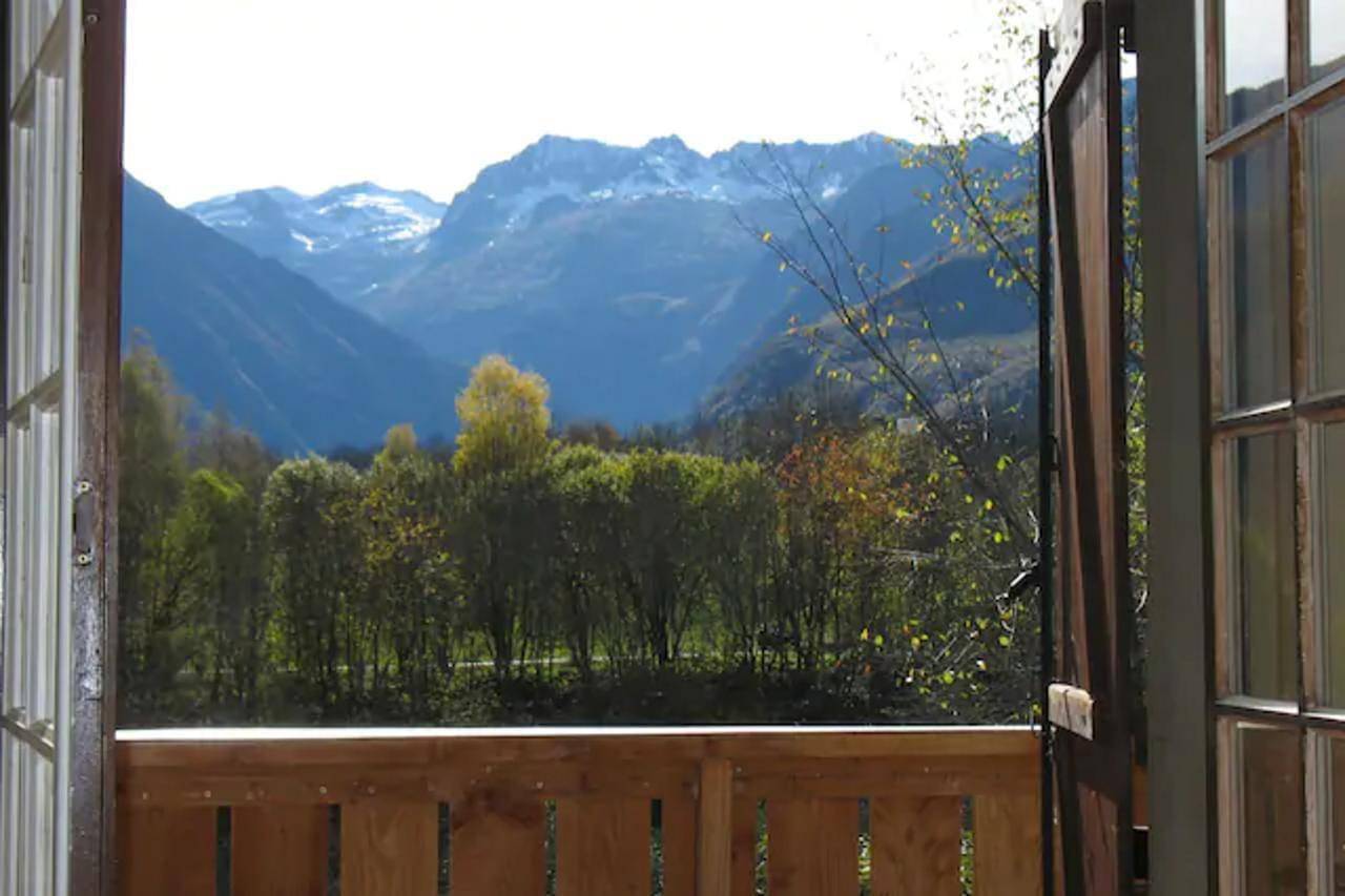 Holiday home for 12 people with garden in Garin, French Pyrenees