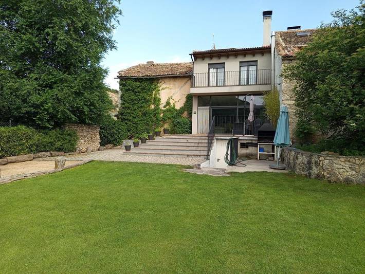 Casa rural para 13 personas, con Balcón y Terraza además de Jardín y Piscina en Prádena