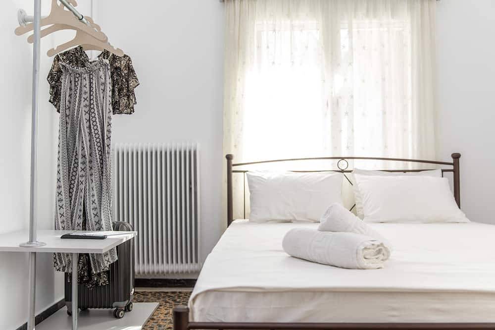 Gatis place, suite-studio, center of naxos town, comfortable near to all!!! in Naxos By, Kykladerne