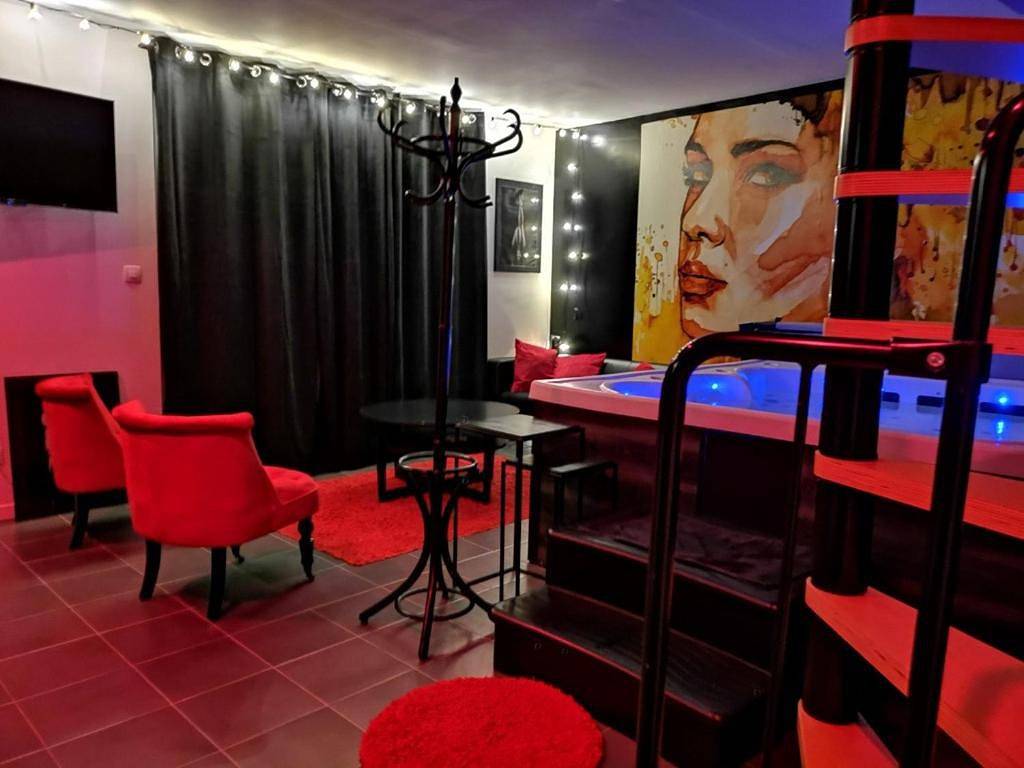 Love Room Lili Bulle in Sainte-Geneviève, Oise
