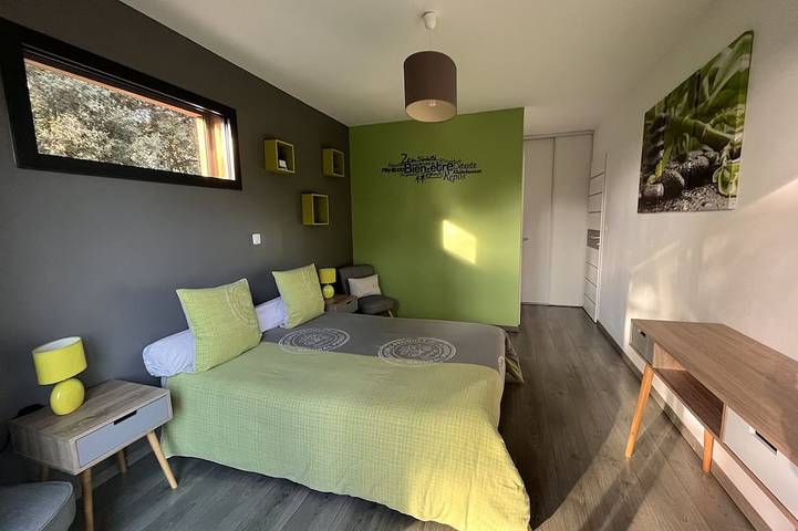 Location de vacances pour 11 personnes, avec terrasse et jardin à Saint-Julien-de-Peyrolas - 2