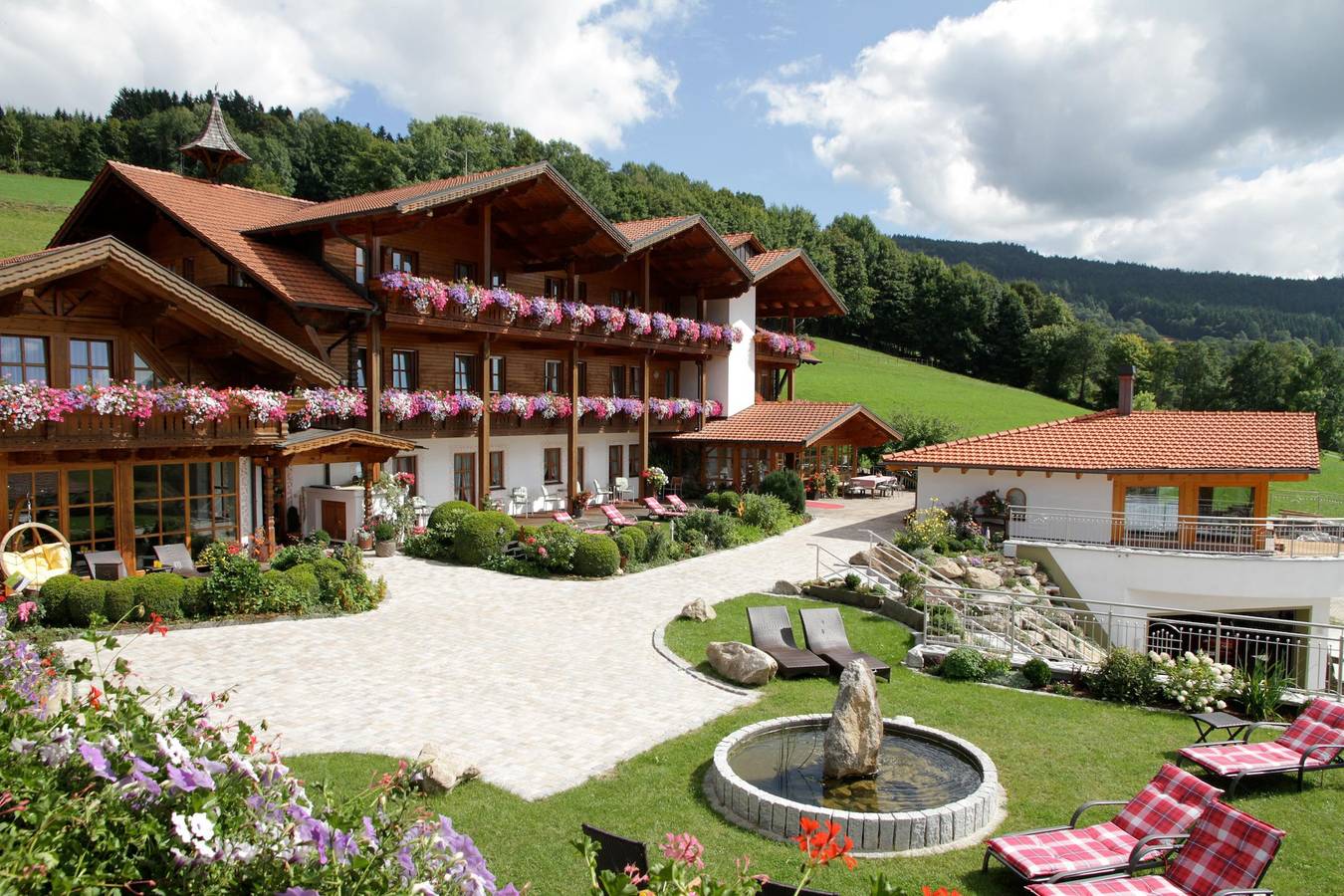 Musik - und Wellnesshotel Mariandl Singender Wirt - Zirbeneinzelzimmer Hotel in Haibach (Bayerischer Wald), Ostbayern