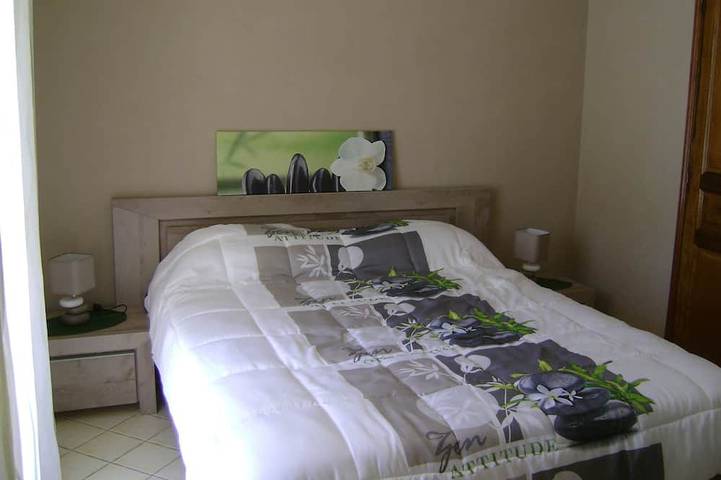 Location de vacances pour 4 personnes, avec jardin à Gilette - 2