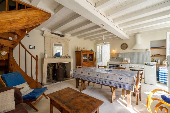 Casa de vacaciones 'Isatis' con terraza privada in Mortagne-sur-Gironde, Saintes region