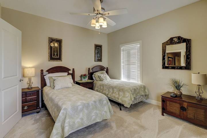 Villa for 6 people, with pool and hot tub as well as balcony, with pets in Hilton Head Island