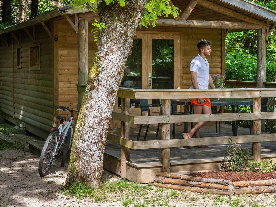 Camping de La Forêt - Chalet 4 personas - Chalet Epicéa - 2 habitaciones - posibilidad de añadir más personas con suplemento, contactar con el camping in Levier, Doubs (desambiguación)