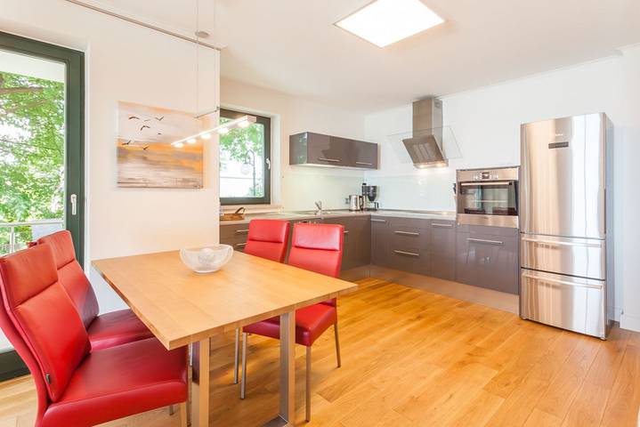 Ganze Wohnung, Villa Friede-Marie, App. Freya - mit großem Balkon und traumhaften Meerblick in Sassnitz, Nationalpark Jasmund
