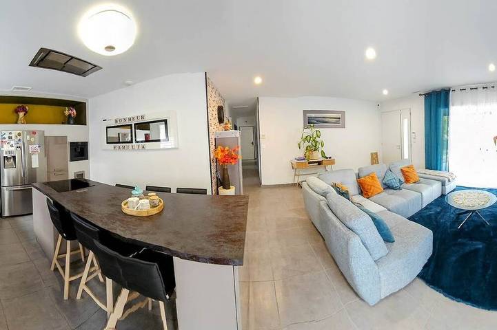 Gîte pour 6 personnes, avec balcon à Savasse