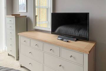 Log Cabin for 4 People in Christchurch, South West England, Photo 2