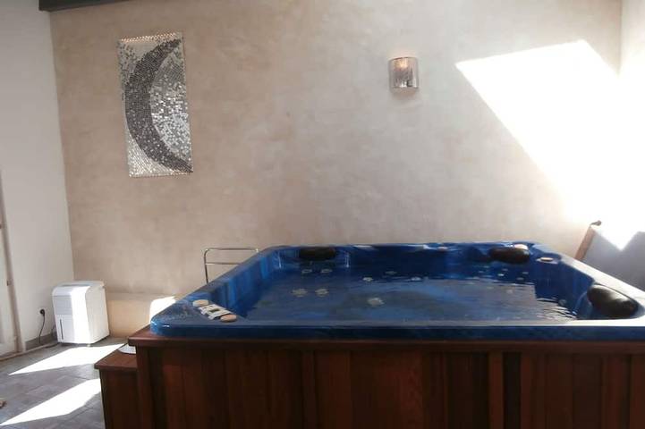 Location de vacances pour 7 personnes, avec Jacuzzi et Terrasse ainsi que Jardin et Sauna à Lamonzie-Montastruc