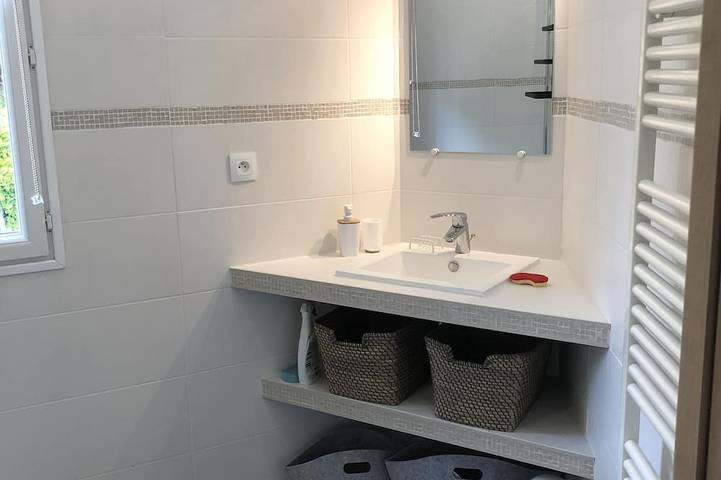 Location de vacances pour 2 personnes, avec jardin et terrasse, animaux acceptés à Roquefort-les-Pins - 4