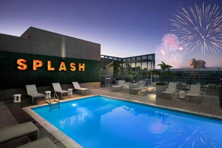 Apartamento para 4 personas, con jacuzzi además de terraza y piscina en Anaheim