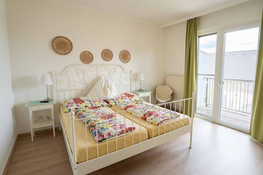 Doppelzimmer mit Dusche, Wc - Gästehaus Elfriede in Mörbisch am See, Leithaberg